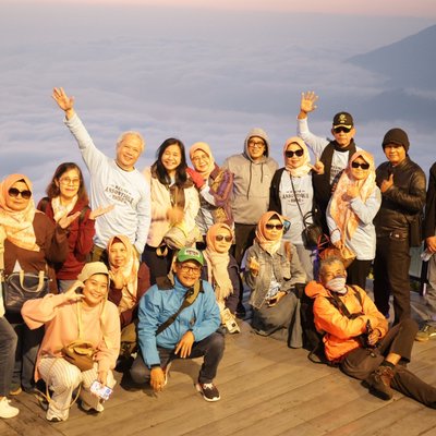 Menanti mentari terbit di Triangle Sky Telomoyo