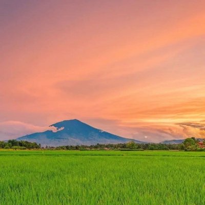 Menunggu senja yang merona