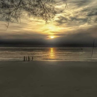 Senja Banyak Bawa Cerita