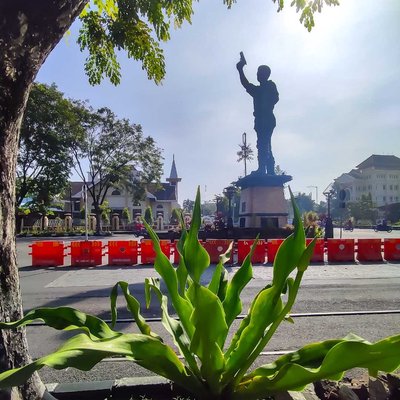 Slamet Riyadi Statue
