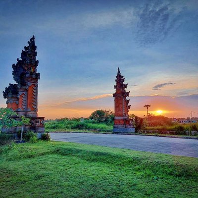 Sunset dari gapura