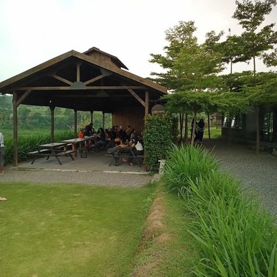 Ruang Makan Rustic Market Cafe
