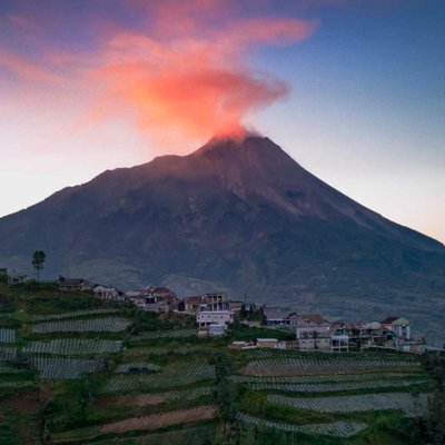 smoky volcano 