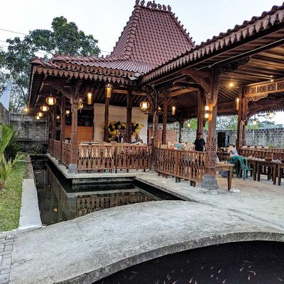 Banyumili Kolam Renang n Resto