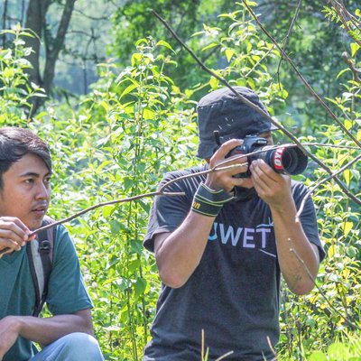 Meet Locals hunting Macro