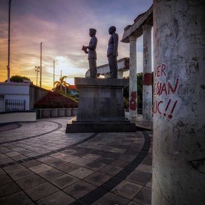 Monumen Tugu Pahlawan Surabaya