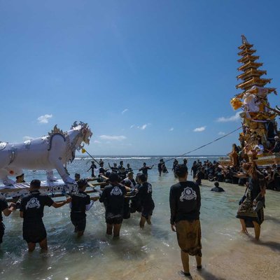 Keindahan Pantai Nusa Penida dan Budayanya 