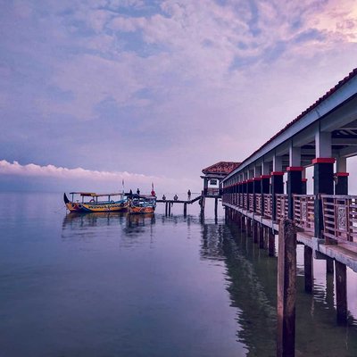 Dermaga Pantai Bandengan