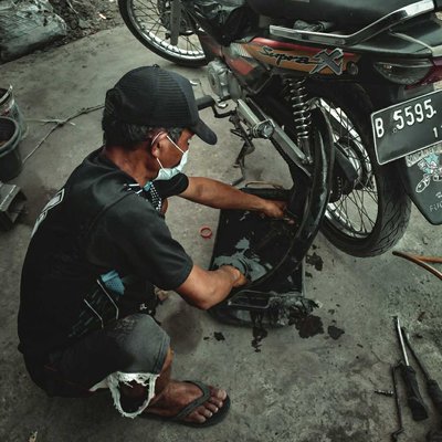 Tire repairman