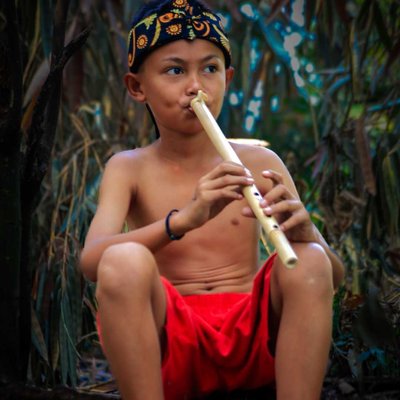 Bermain Suling