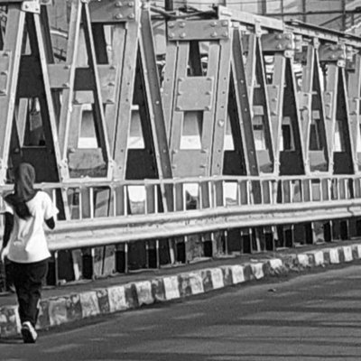 Melewati Jembatan