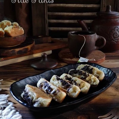 KUE PUKIS