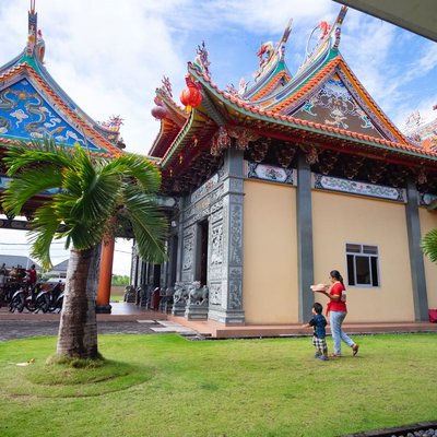Bersiap berdoa di vihara satya dharma