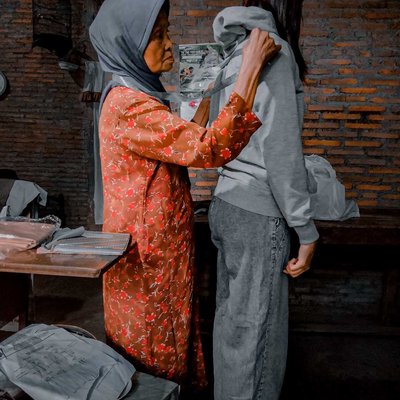 Penjahit atau tailor 