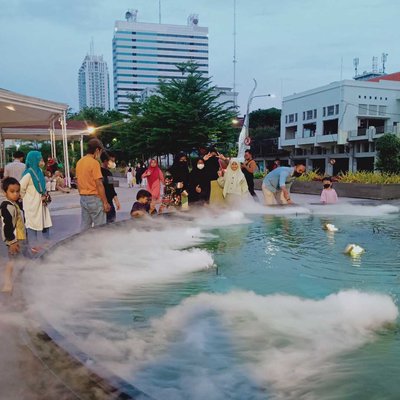 alun alun Surabaya 