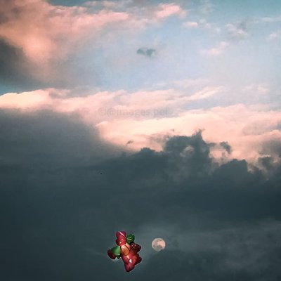moon and balloons..... a dreamy evening 😍