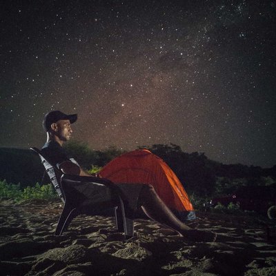 Camping di Pantai Leli