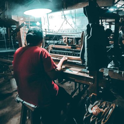 Sarung Tenun Kre'sesek