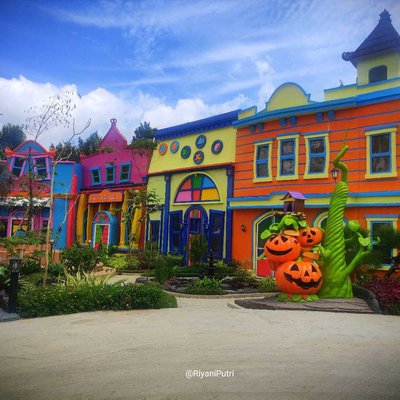 spot kota Warna Warni 
