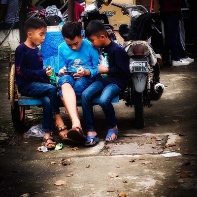 ANAK >GADGET >GAME = LAZY