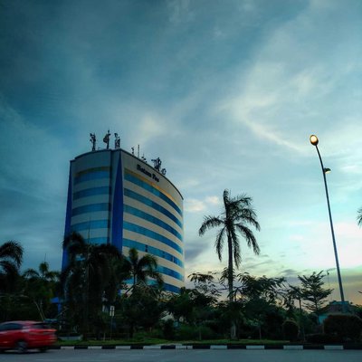 Suasana sore di tengah kota