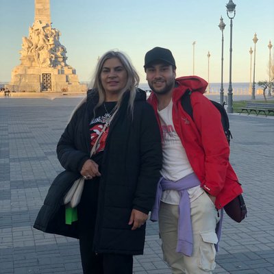 visita de madre y hermano
