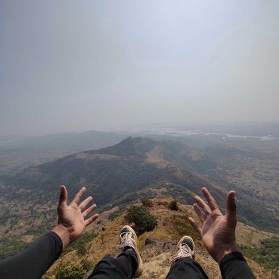 Mountains, I feel safe in your arms !
