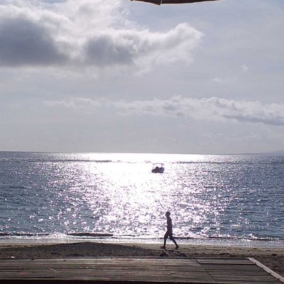 suasana pagi di pantai sanur