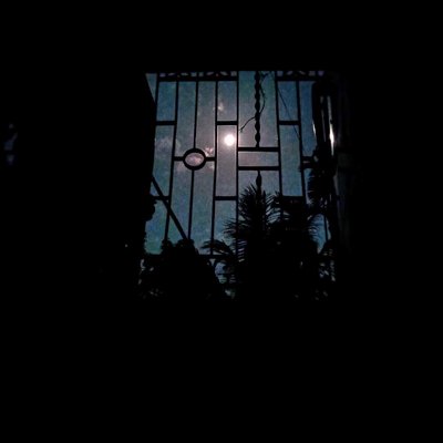 The moon peeks through the window 🌕