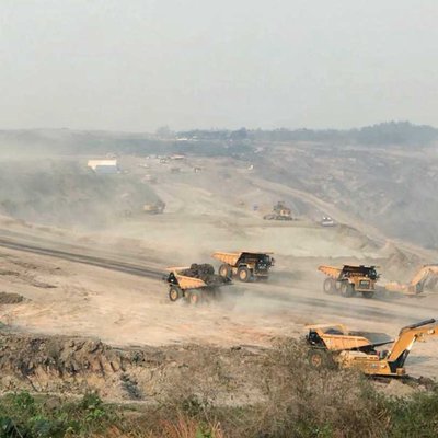 Truk Pengangkut Batubara
