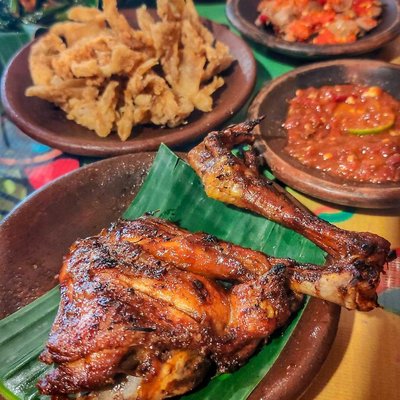 Ayam Bakar Waroeng SS 