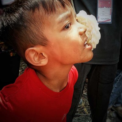 Lomba Makan Kerupuk 