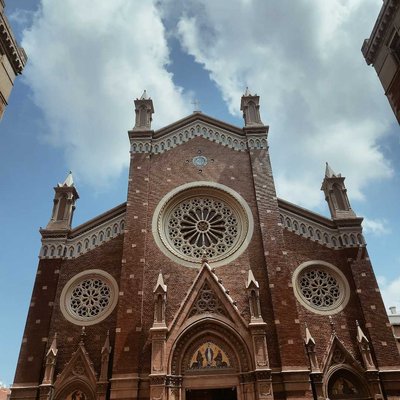 ⛪