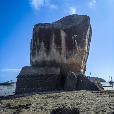 Uniknya Bebatuan Di Pantai Pulau Belitung