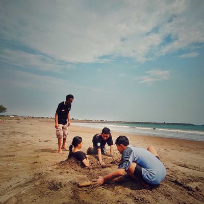 Bermain  Pasir Di Pantai
