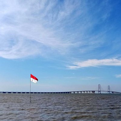 Merah Putih berkibar ditengah laut