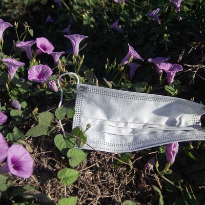 Masker bekas yg dibuang sembarangan