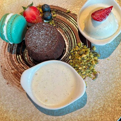 chocolate lava cake 🍰.
