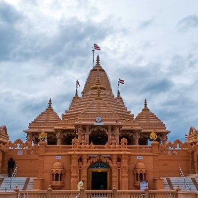 Nilkanth Dham, Poicha