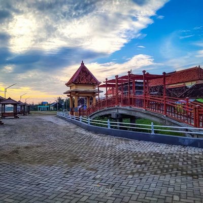Red Bridge boom
