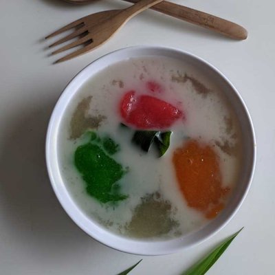 BUBUR SINGKONG PELANGI KUAH SUSU SANTAN