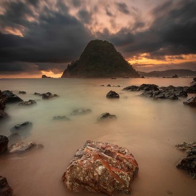 senja pulau merah