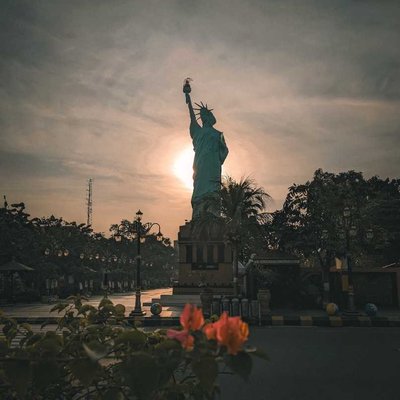 Pagi Dan Patung Liberty