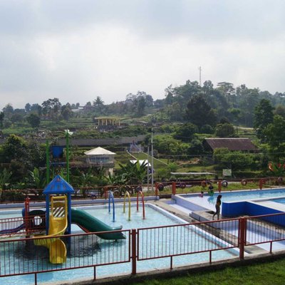 Kolam renang amanah