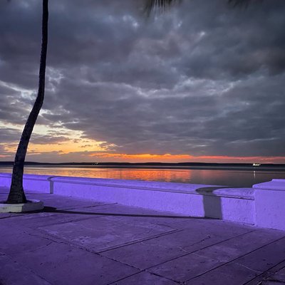 una puesta de sol invernal