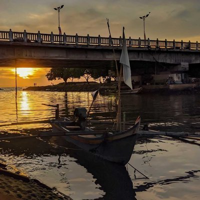 senja di muara..