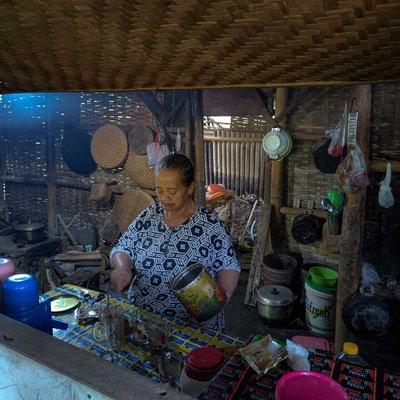 suatu hari di kedai kopi