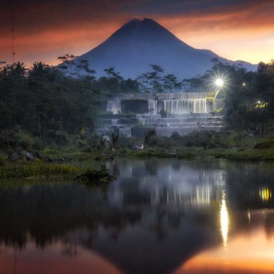 Refleksi Gunung Merapi