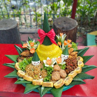 Nasi Tumpeng