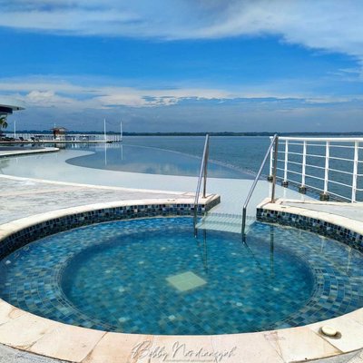 Jacuzzi whirl pool Doulos Phos
